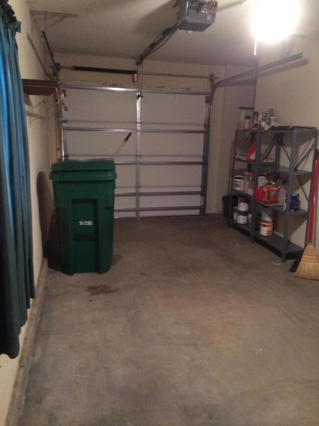 Building Photo - 125 Parkwood Dr