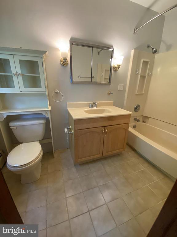 Building Photo - 1002 Windsor Ave