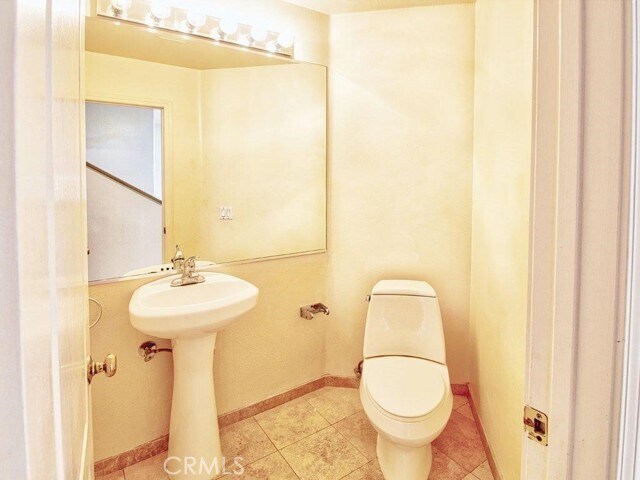 Building Photo - 968 C. Amable