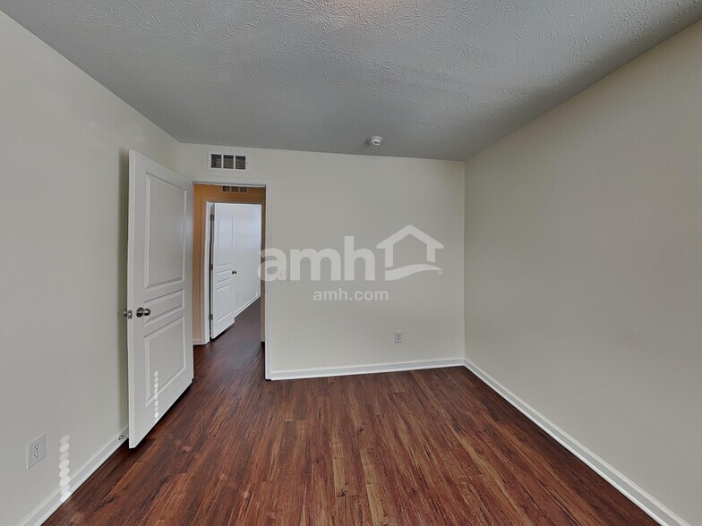 Building Photo - 6605 Shooting Star Dr