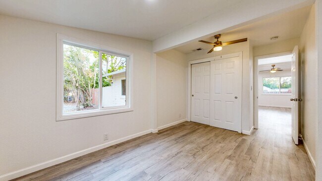 Building Photo - Bright & Clean Single Level FIVE bedroom i...