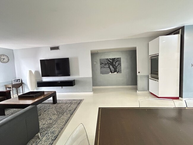 Building Photo - Stunning updated 2 Bedroom, 2 Bathroom, 2 car garage in heart of downtown Scottsdale