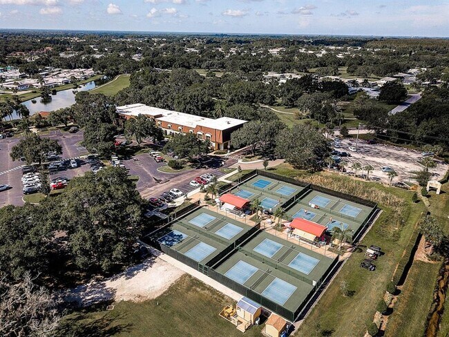 Building Photo - 1415 Langley Dr