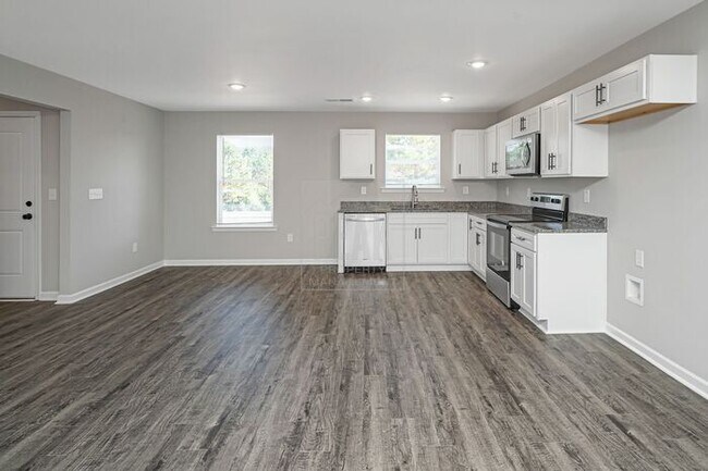 Building Photo - $1650! Beautiful 3Bed 2Bath in newly built Woodland Circle! Tour today