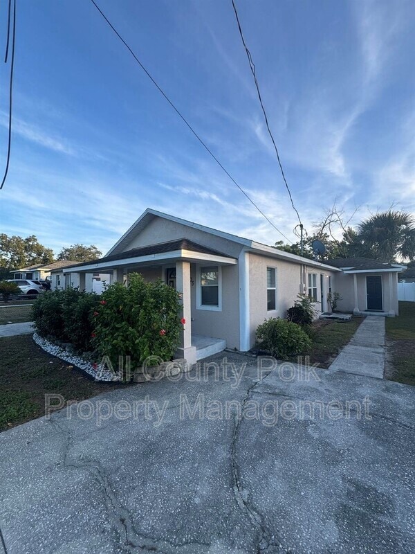 Building Photo - 1205 Ave F