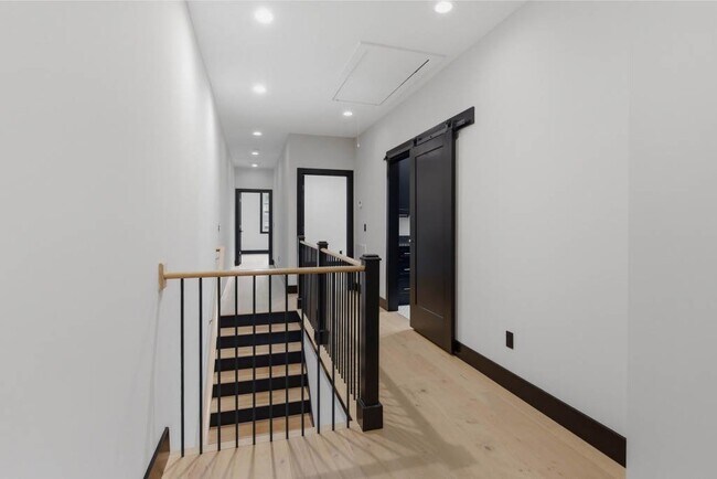 Building Photo - 1712 Straightway Ave