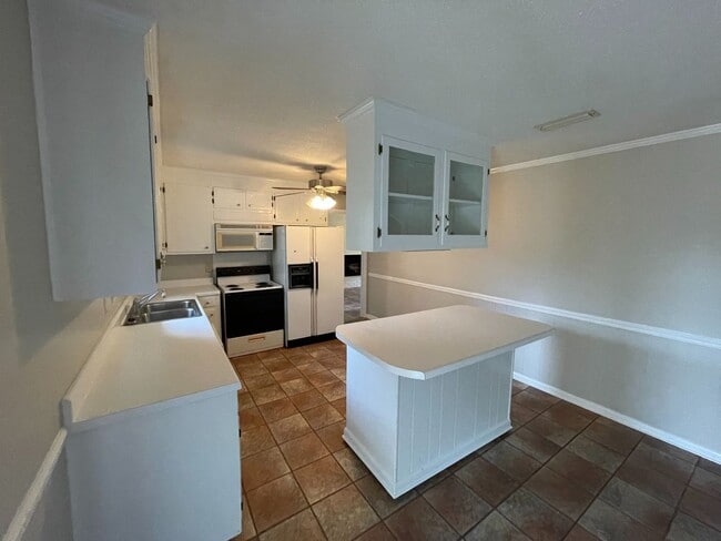 Building Photo - Shadows Acres.. New Flooring..New Paint.....