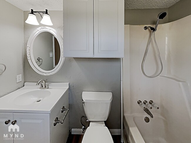 Building Photo - 405 Stoneybrook Dr