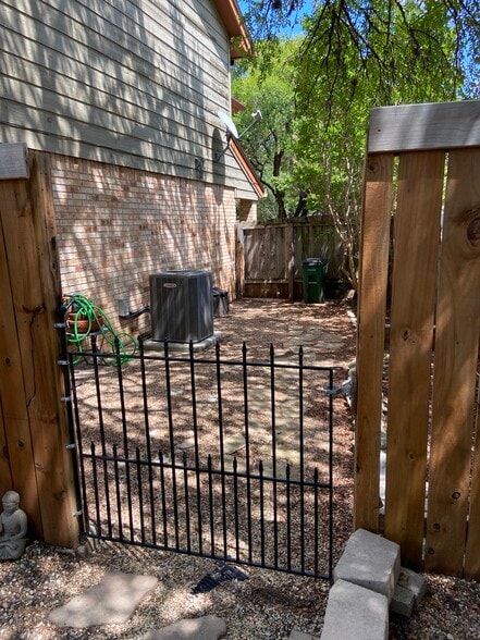 Large Side yard, great for storage. - 8604 Willowick Drive