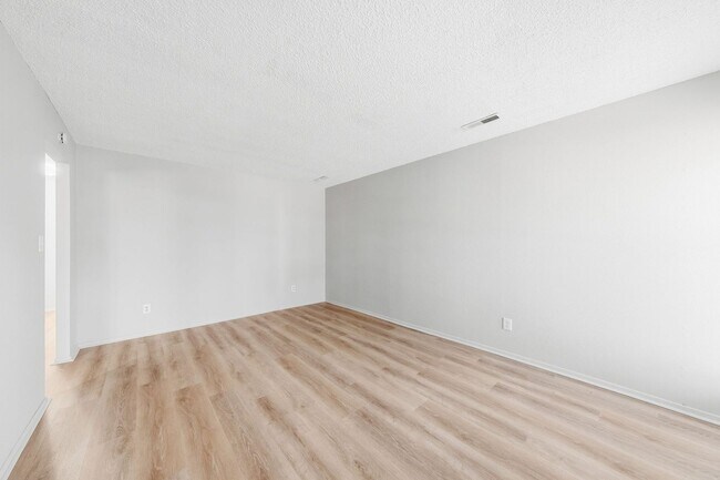Building Photo - 2415 Shirley Ave