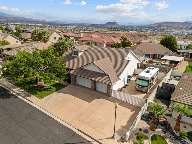 Building Photo - Beautiful Foremaster Ridge Home