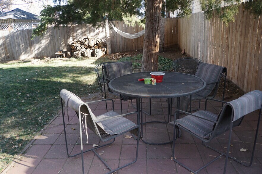 Building Photo - 7 5th Ave