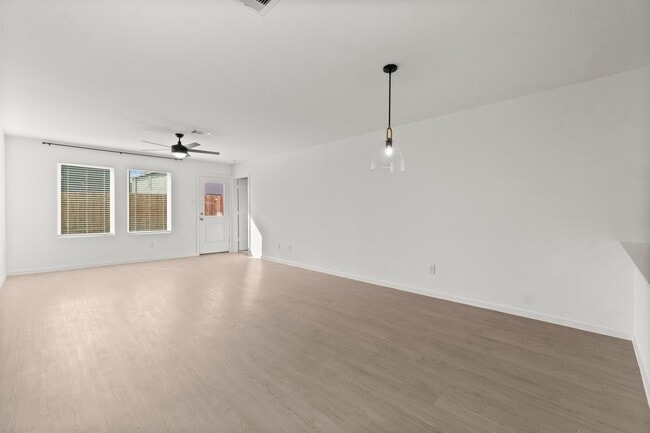 Building Photo - 25429 Carnation Ct