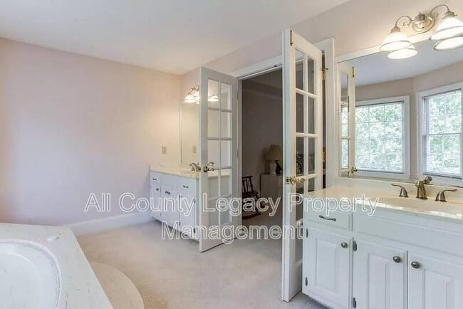 Building Photo - 2541 Berwick Walk