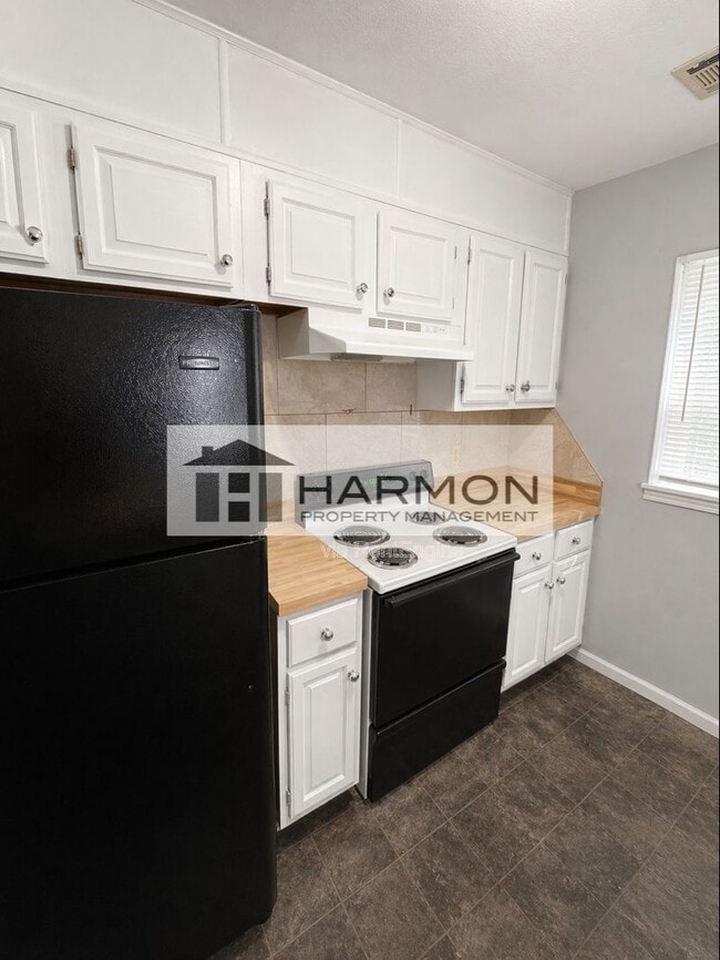 Building Photo - 6458 NW Parkview St