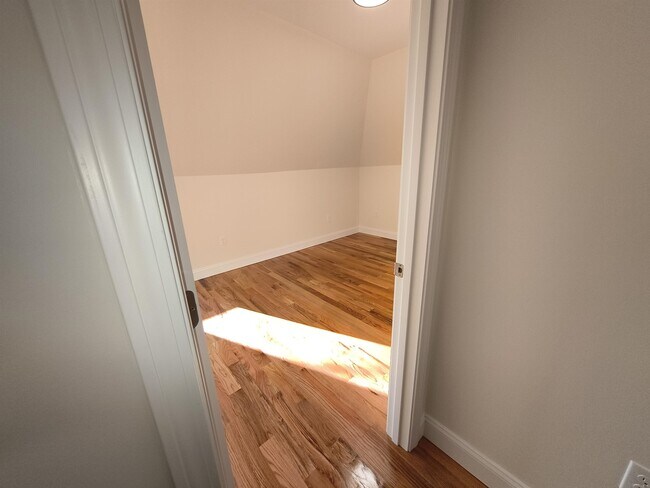 Building Photo - 386 Union Ave