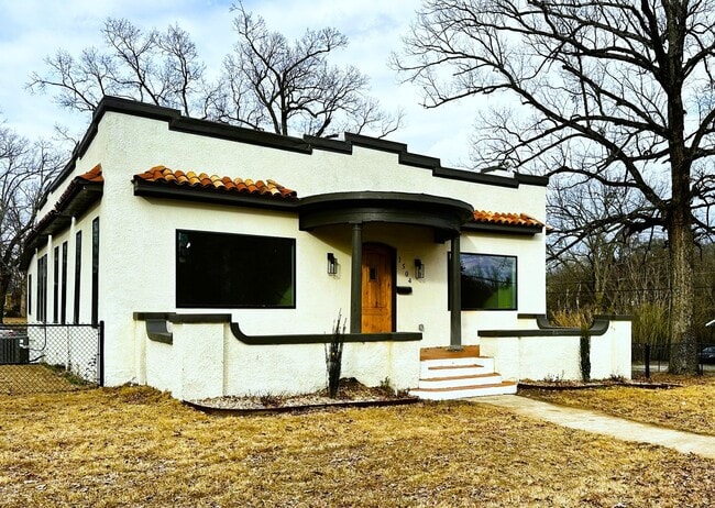 Building Photo - 1504 W 22nd St