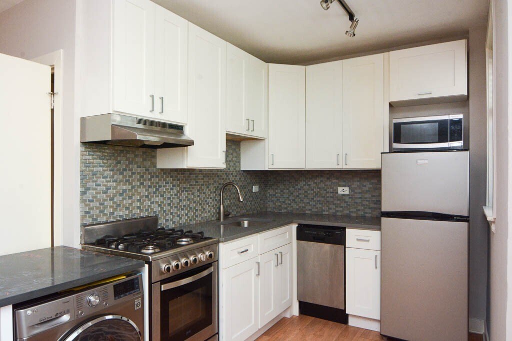 Building Photo - 511 W Belmont Ave