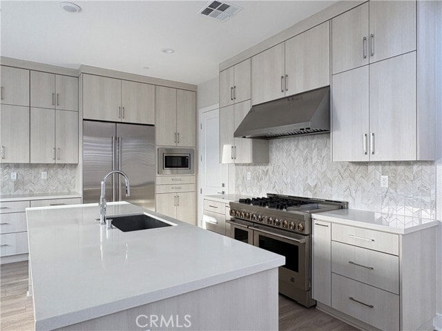 Building Photo - 160 Longden