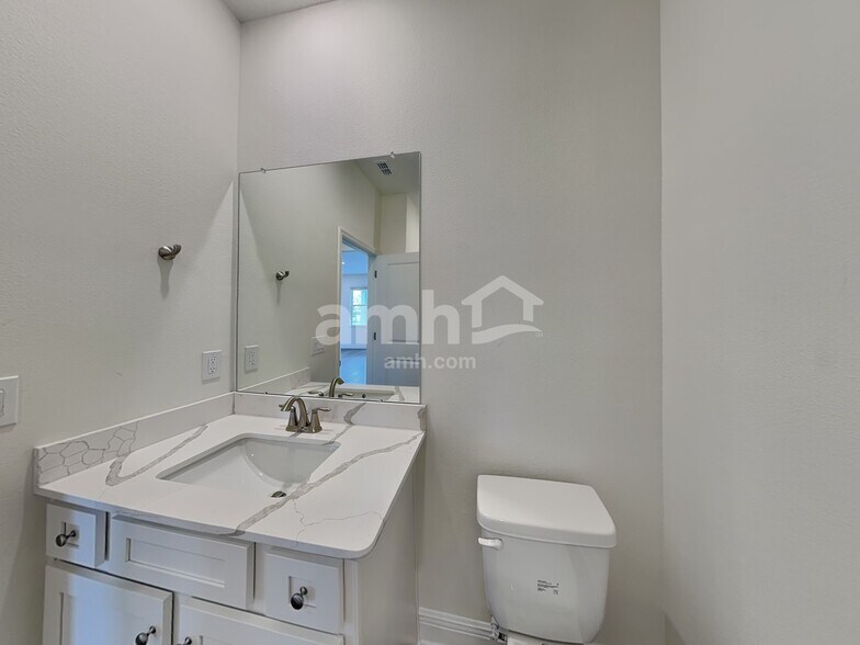 Building Photo - 5943 Pinewood Ests Dr