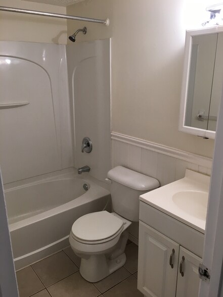 Apt.10 Bathroom - 6062 Donna-Jay Dr