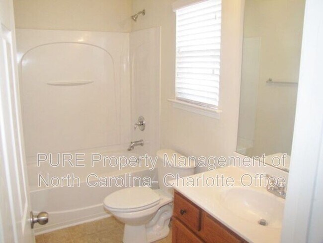 Building Photo - 7227 Tanners Creek Dr