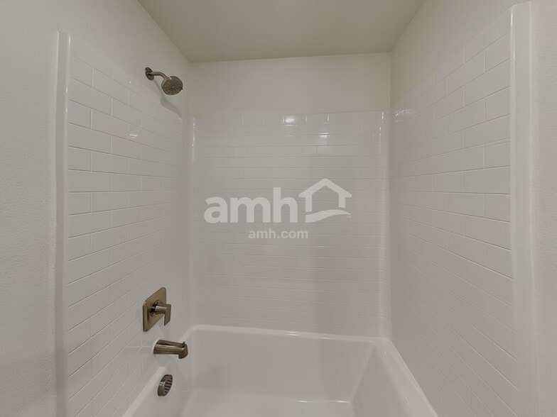 Building Photo - 341 Seville Ave