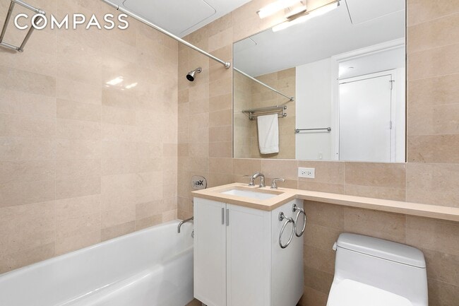 Building Photo - 25 Columbus Cir