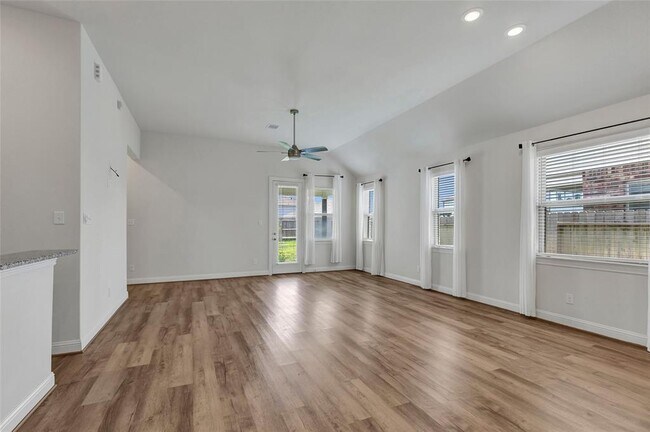 Building Photo - 15342 Majestic Knight Dr