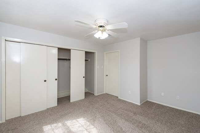Building Photo - 7950 Grove Ridge Dr
