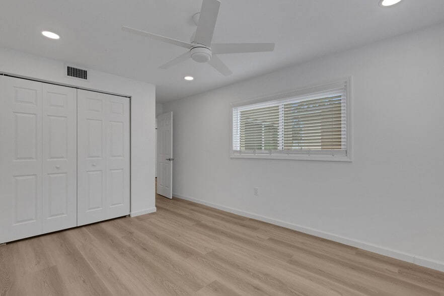 Building Photo - 2826 W Rainbow Cir