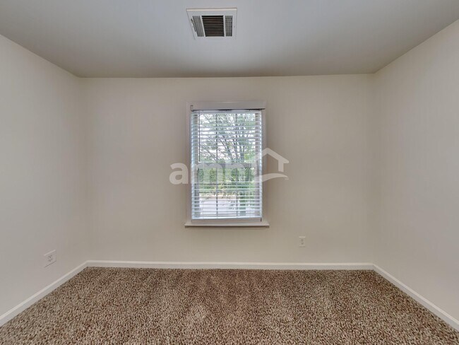 Building Photo - 781 Sonoma Dr SW