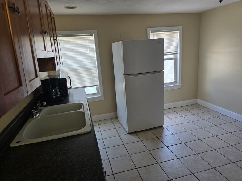 Building Photo - 27 Shelby St