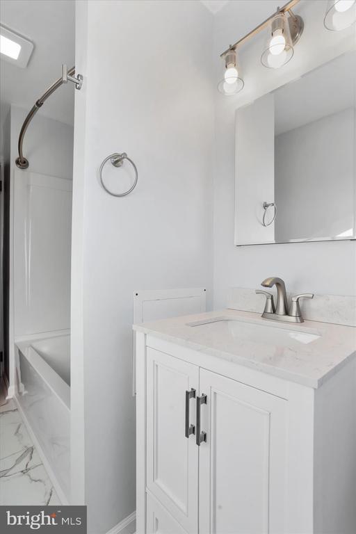 Building Photo - 855 Anthony Ave