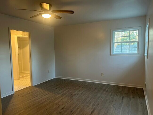 Building Photo - 1011 Ave Of Pines