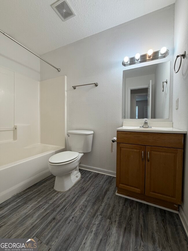 Building Photo - 401 Lawnwood Ct