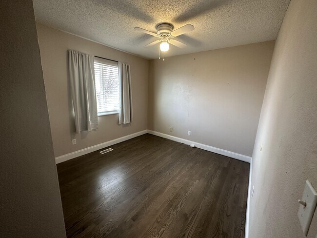 Building Photo - 1250 Chiricahua Dr