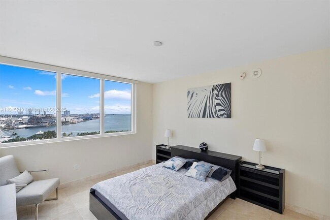 Building Photo - 253 NE 2nd St