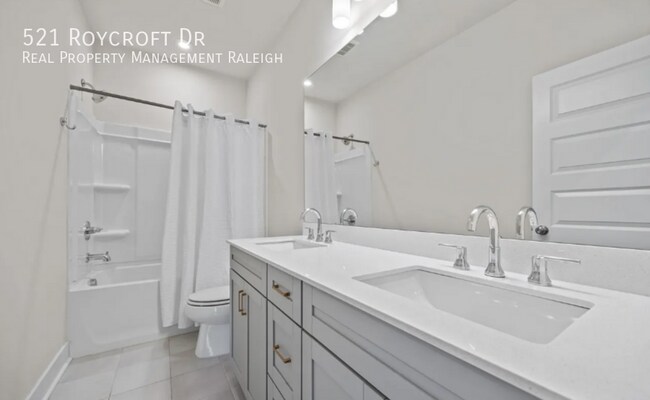 Building Photo - 521 Roycroft Dr
