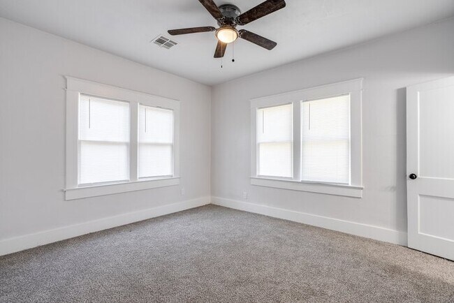 Building Photo - 1528 N Beard Ave