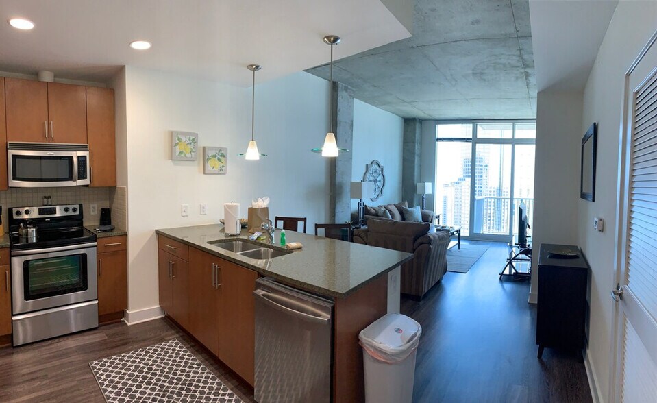 Building Photo - 544 S Church St