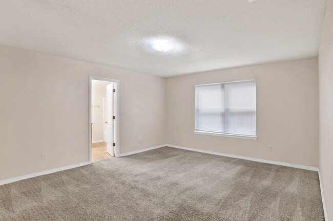 Building Photo - 3 bed 2 bath home off Olive Rd