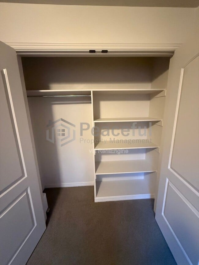 Building Photo - 5386 Emmeline Dr
