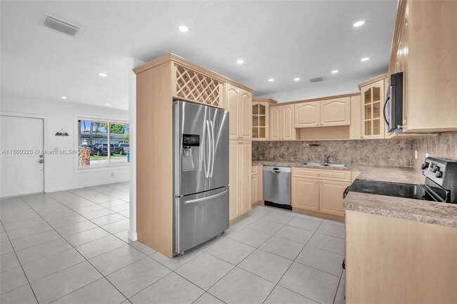 Building Photo - 3341 SW 94th Ct