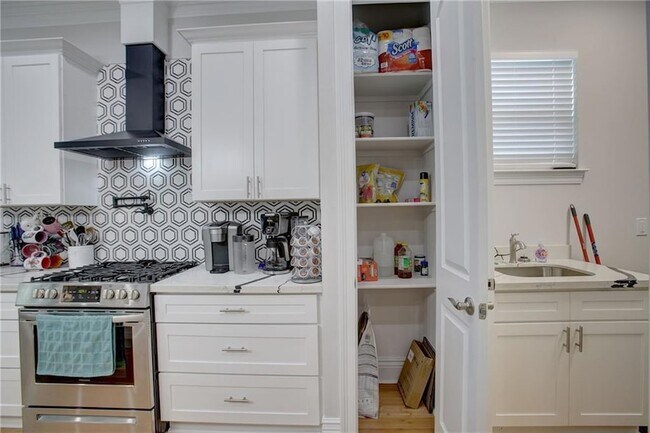 Building Photo - 1913 Mehle St