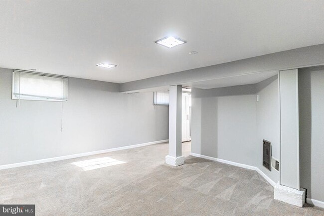 Building Photo - 2759 W George Mason Rd