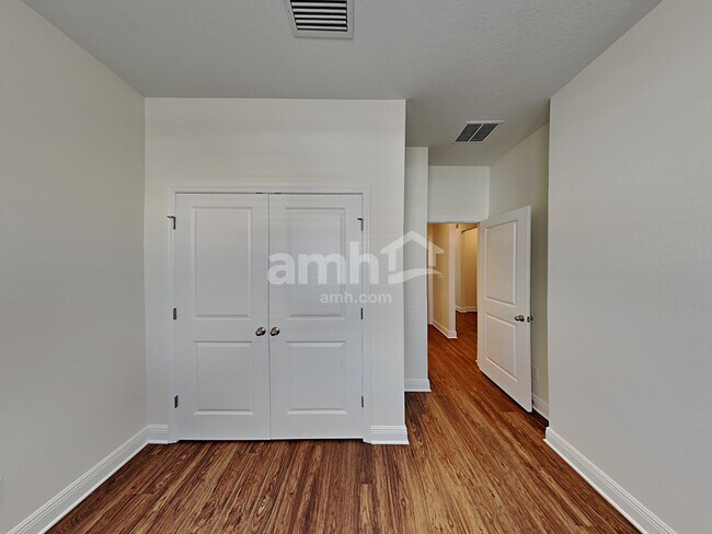 Building Photo - 1159 Sky Lks Dr