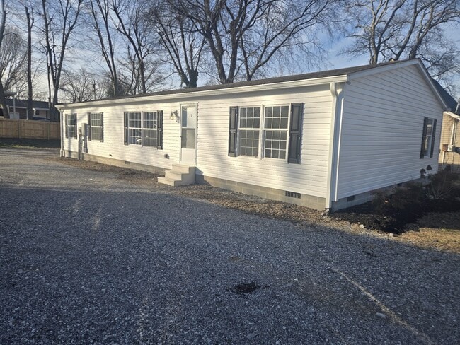 Building Photo - 223 E Park Ave