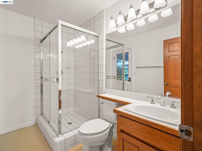 Building Photo - 261 St Paul Dr