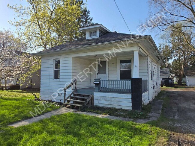 Building Photo - 2 Bed / 1 Bath House in Saginaw